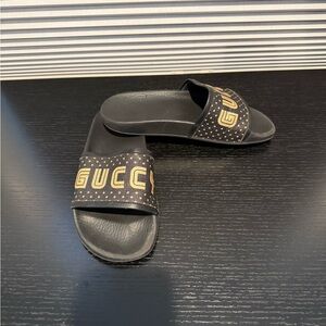 💯% GUCCI SLIDES
